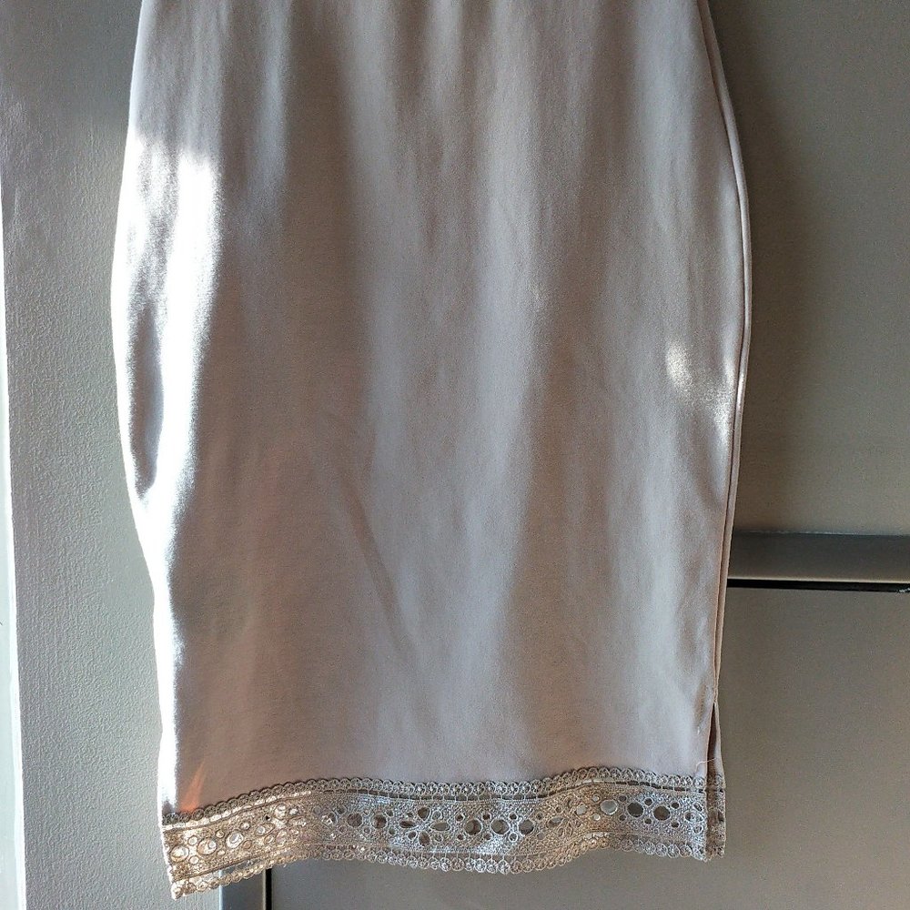 BEBE pencil skirt - cream  - size small
